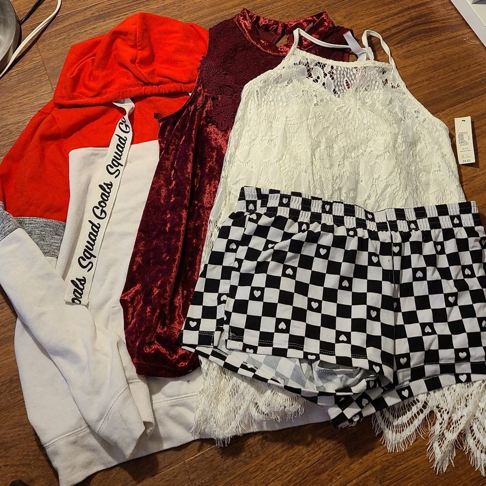 4 Lot No Boundaries Sweater tank top shorts